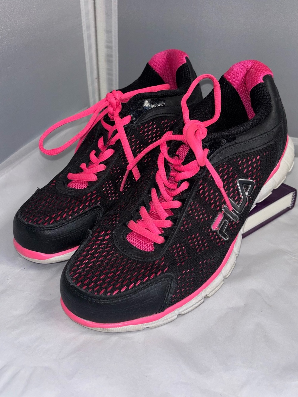 Fila Women's Black and Hot Pink Athletic Sneakers with White Soles 7.5